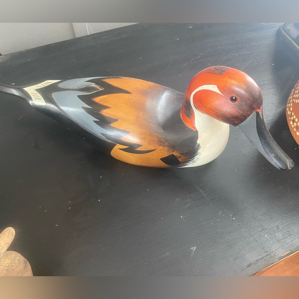 Vintage Wood Hand carved duck decoy 🦆 very pretty little guy